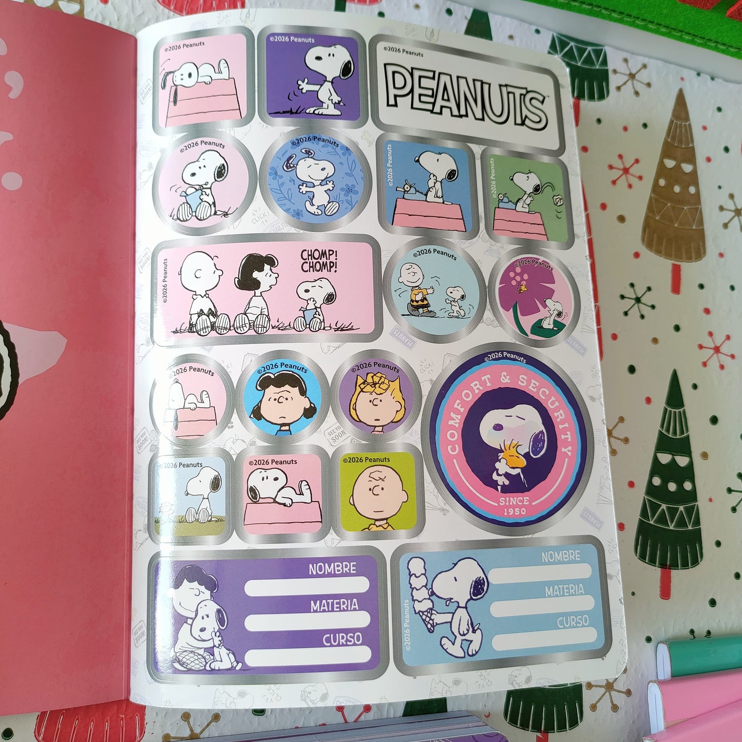 Cuaderno 100 Hojas Rayadas De Snoopy Con Stickers